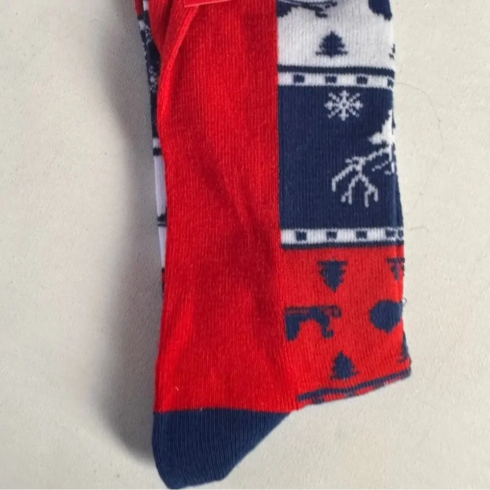 Winter Holiday Seasonal Print Crew Style Socks  NWT  OS